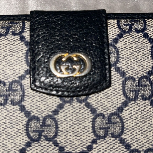 COPY - Authentic preloved Gucci wallet excellent condition navy blue. - Picture 4 of 14